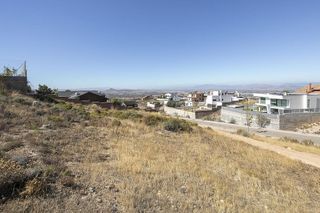 Terreno en venta en Zubia (La)