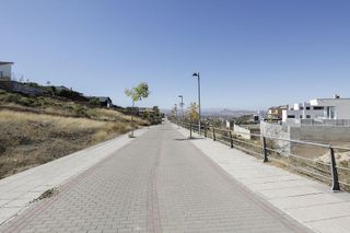 Terreno en venta en Zubia (La)