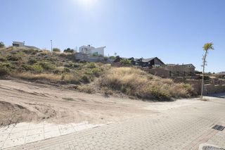 Terreno en venta en Zubia (La)