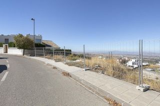 Terreno en venta en Zubia (La)