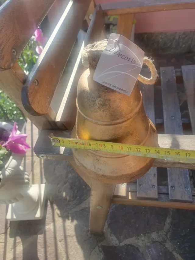 Campana decorativa in metallo dorato