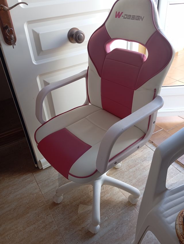 Silla de despacho ergonómica rosa y blanca
