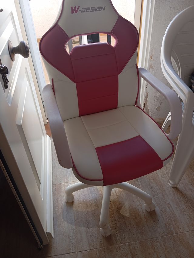 Silla de despacho ergonómica rosa y blanca