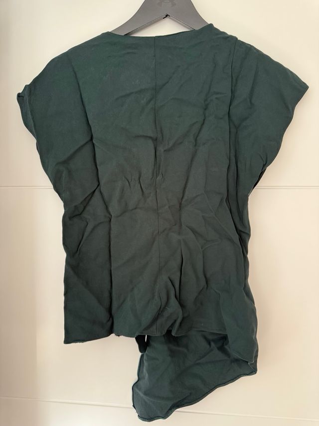 Camiseta Zara asimétrica verde Talla M