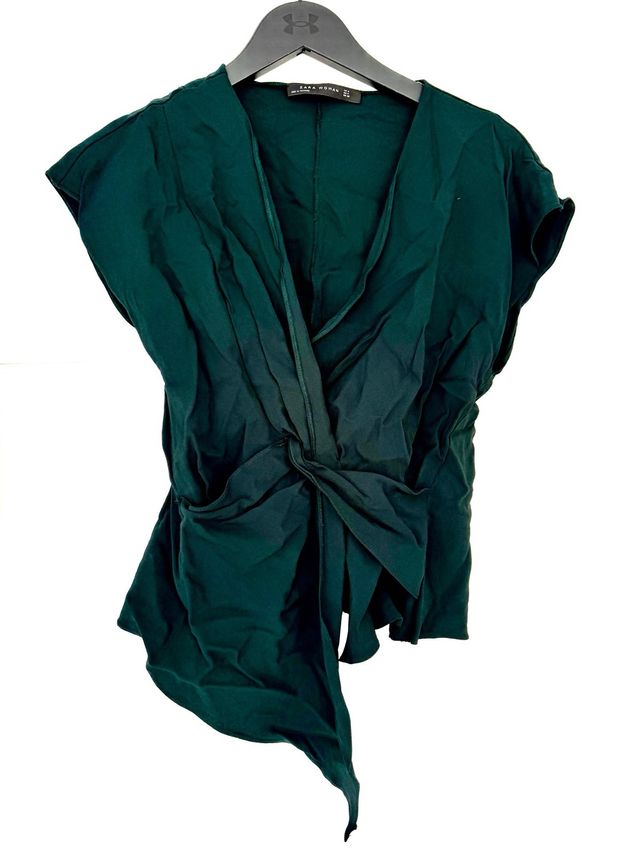 Camiseta Zara asimétrica verde Talla M