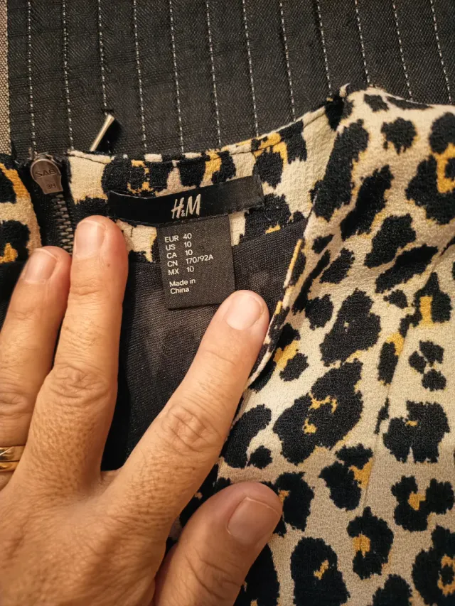 Dos vestidos talla M, negro marca Edc, otro H&M