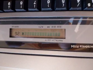 Máquina de escribir electrónica Panasonic R194
