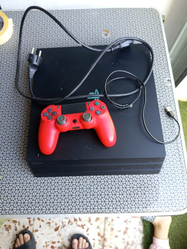 PlayStation 4 1TB Roja