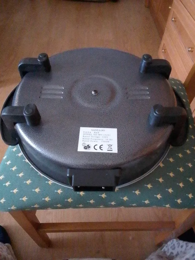 Pizza Pan Eléctrica 1500W