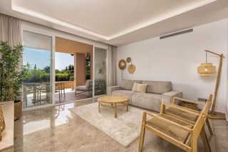 Piso en venta en Los Naranjos - Las Brisas en Marbella