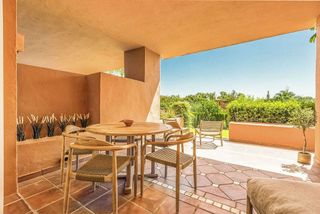 Piso en venta en Los Naranjos - Las Brisas en Marbella