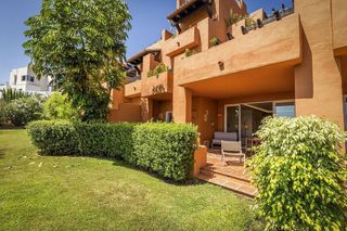 Piso en venta en Los Naranjos - Las Brisas en Marbella