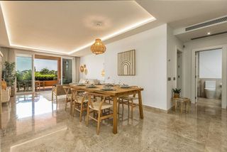 Piso en venta en Los Naranjos - Las Brisas en Marbella