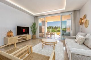 Piso en venta en Los Naranjos - Las Brisas en Marbella