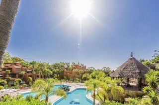 Piso en venta en Los Naranjos - Las Brisas en Marbella