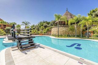 Piso en venta en Los Naranjos - Las Brisas en Marbella