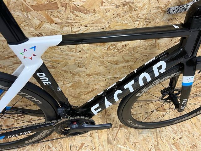 Bicicleta Factor One Ultegra Di2 12v