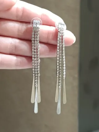 Pendientes largos de plata con brillantes