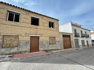 Casa adosada en venta en Torreperogil