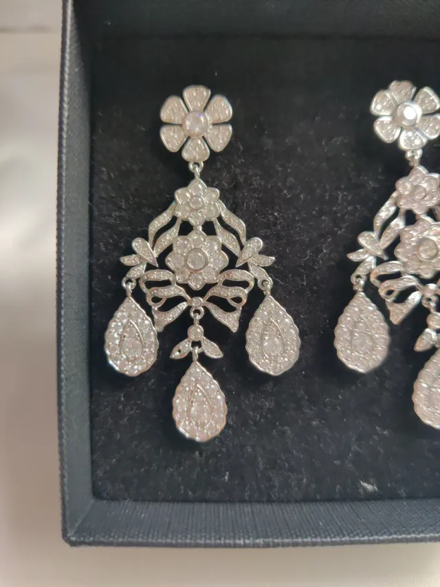 Pendientes plateados con cristales