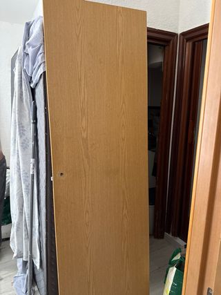 Puerta de habitación madera clara