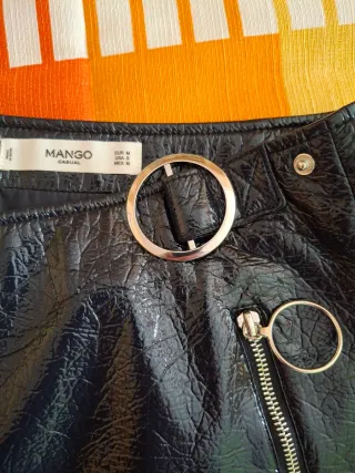 Minifalda efecto piel con cremalleras