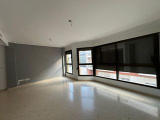 Piso en venta en Monserrat