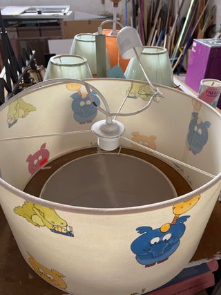 Lámparas variadas: verde, naranja