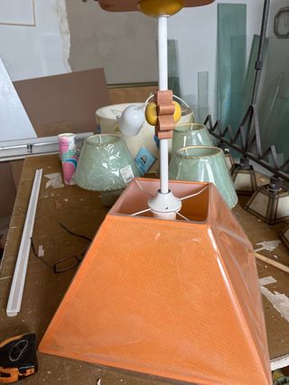 Lámparas variadas: verde, naranja