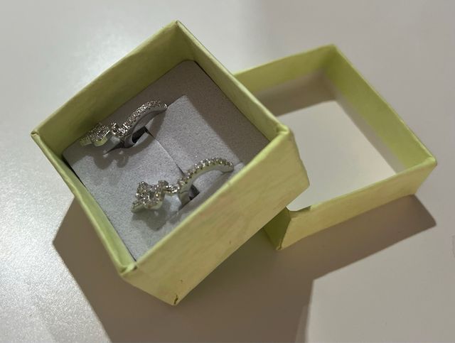 Pendientes Aro Letra R Brillantes