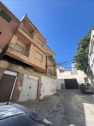 Casa adosada en venta en Iznalloz