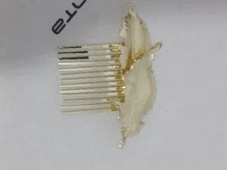 Adorno pelo hoja dorado