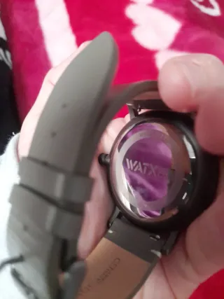 Reloj Dessire Hombre Dorado y Verde Oliva le falta