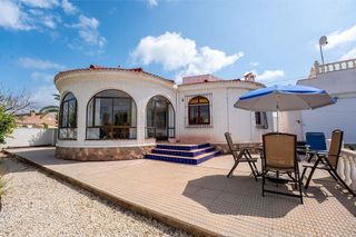 Chalet en venta en La Siesta - El Salado - Torreta en Torrevieja