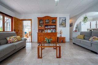Chalet en venta en La Siesta - El Salado - Torreta en Torrevieja