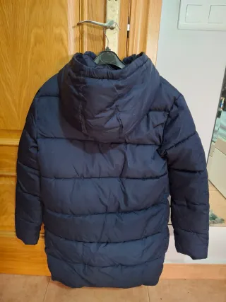 Anorak azul marino con capucha