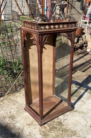 Capilla para imagen religiosa precisa restauracion