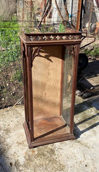 Capilla para imagen religiosa precisa restauracion