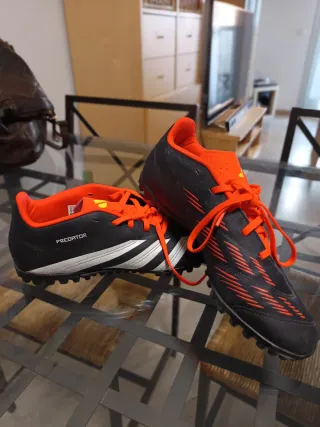 Botas de fútbol Adidas Predator multitacos