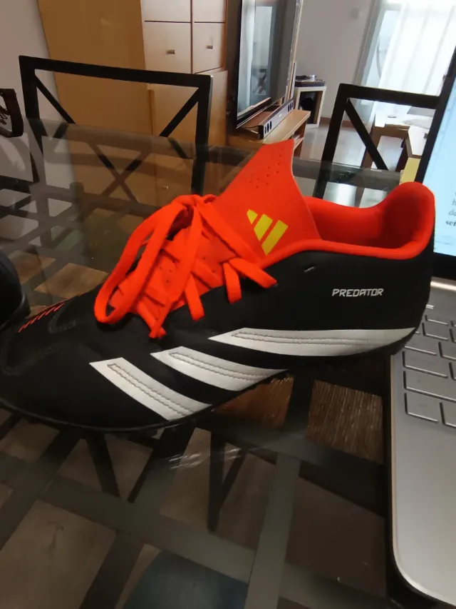 Botas de fútbol Adidas Predator multitacos