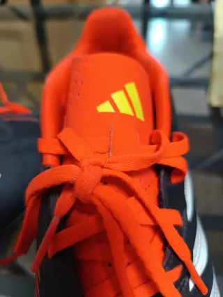 Botas de fútbol Adidas Predator multitacos