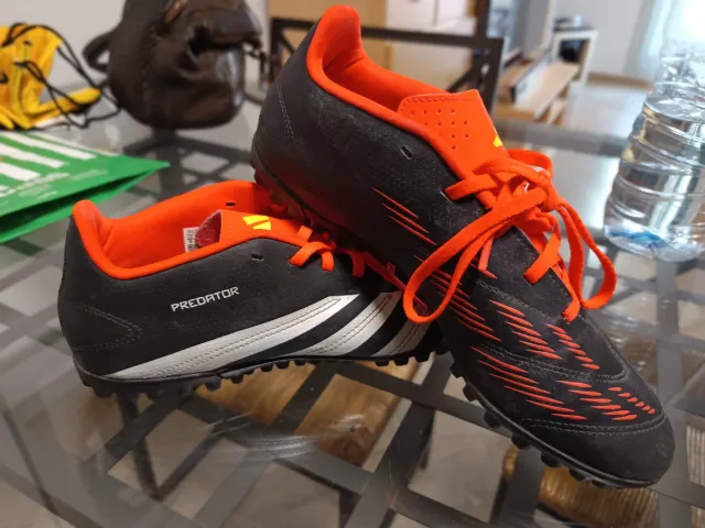 Botas de fútbol Adidas Predator multitacos