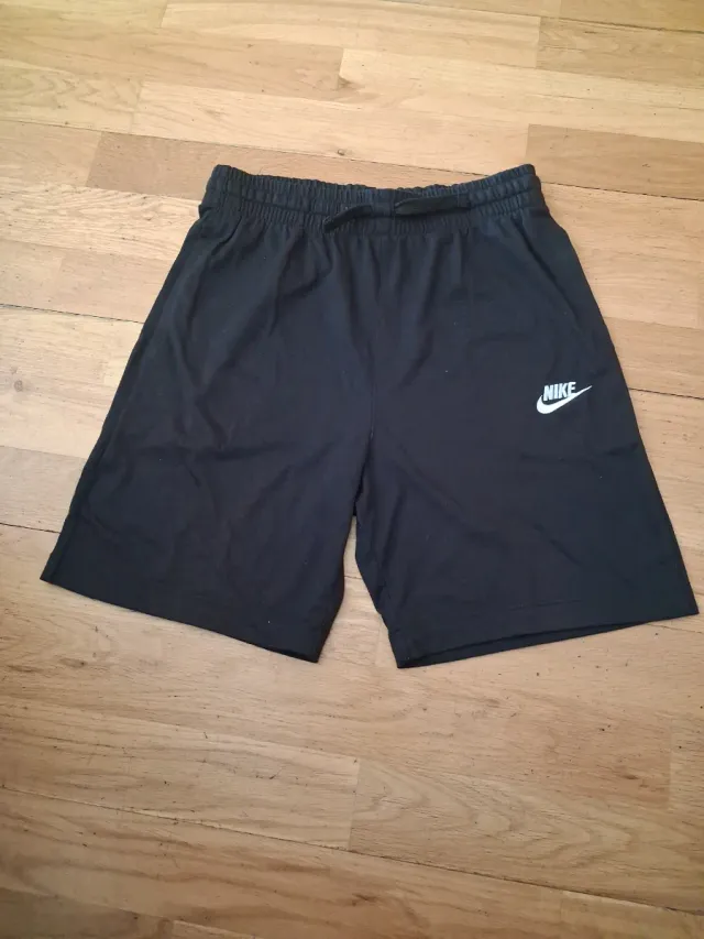 Pantalon deporte corto Nike negro talla L niño