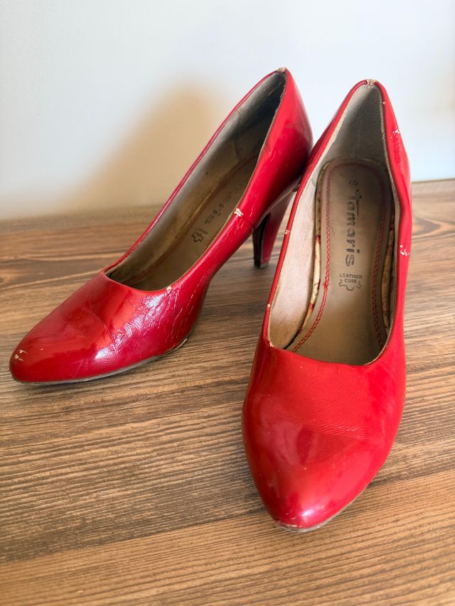 Tacones rojos Tamaris para customización DIY