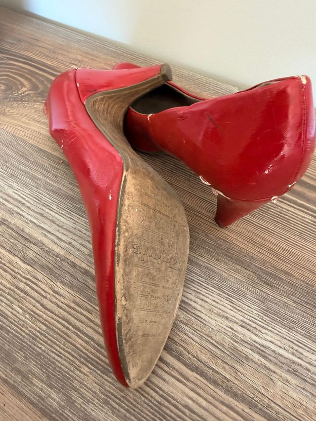 Tacones rojos Tamaris para customización DIY