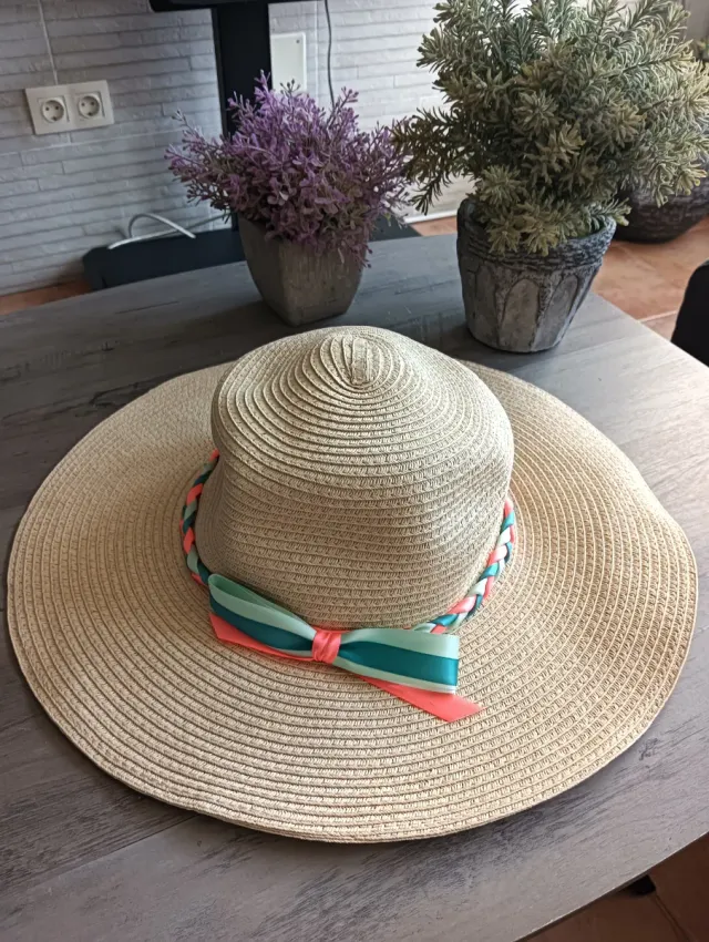 Pamela Cacharel Beige