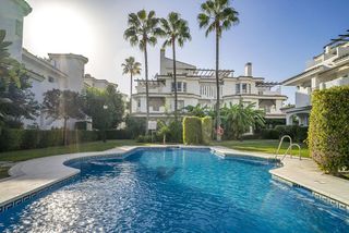 Piso en venta en Los Naranjos - Las Brisas en Marbella