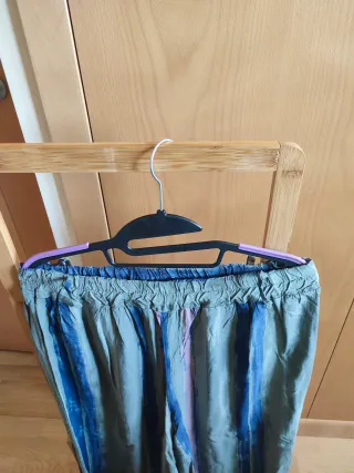 Pantalón fluido estampado rayas