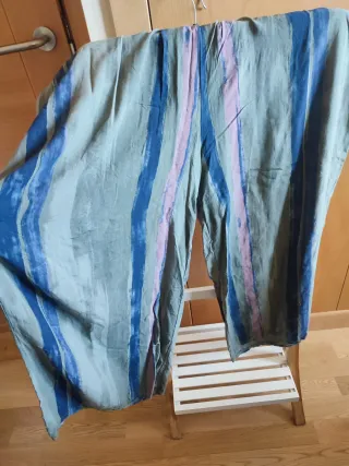 Pantalón fluido estampado rayas