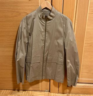 Cazadora fina talla M, marca Zara